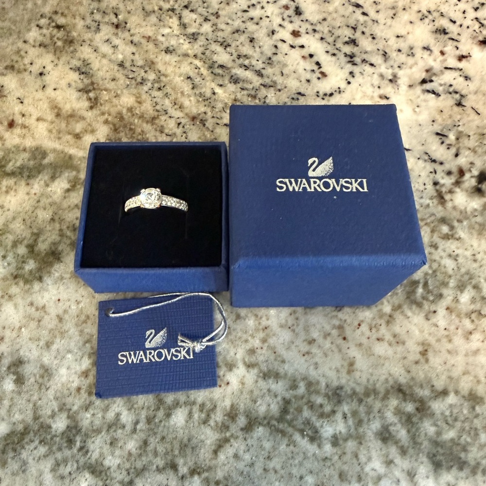 Swarovski Crystal Solitaire Ring Size 6 Silver Tone